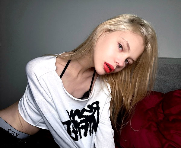 alisen.mari instagram image archive image