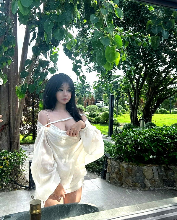 lyhythuedoxinh instagram image archive image