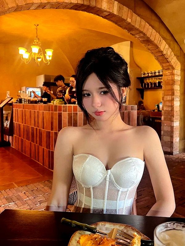 lyhythuedoxinh instagram image archive image
