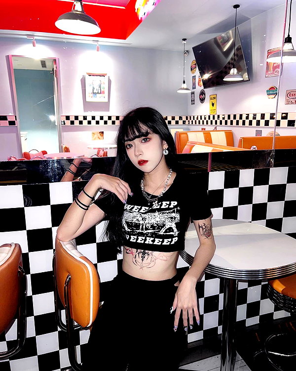 nixqq.425_ instagram image archive image