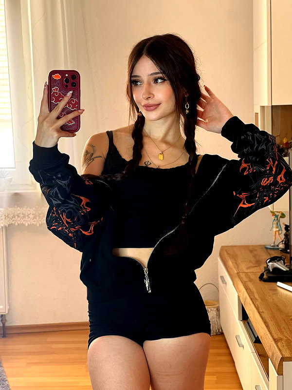 cata.leyah instagram image archive image