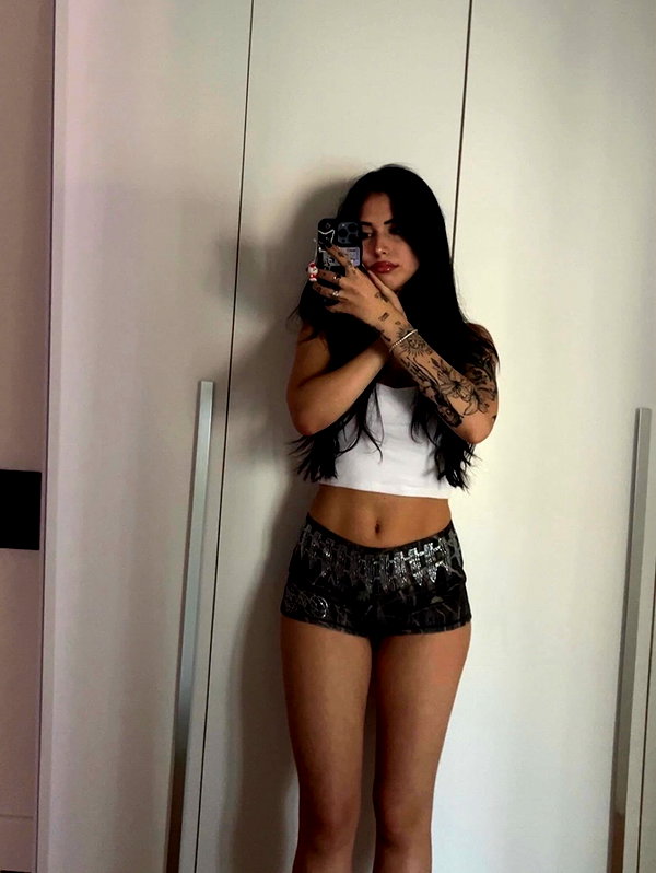 valeria.potti instagram image archive image