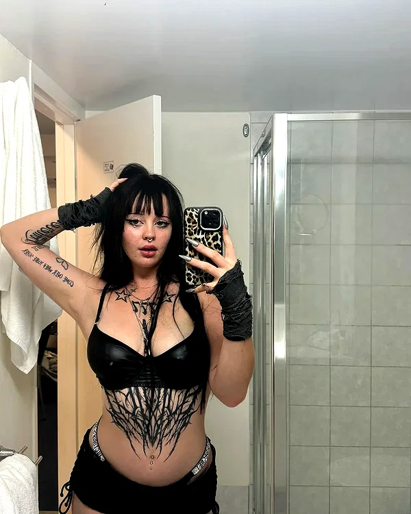 chica.niebla instagram image archive image