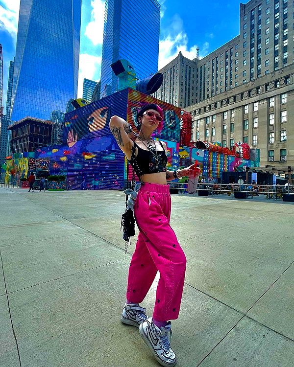 yeahimcaroline instagram image archive image