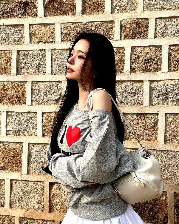 dear.zia instagram image archive image