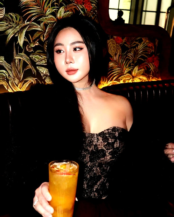 lyhythuedoxinh instagram image archive image