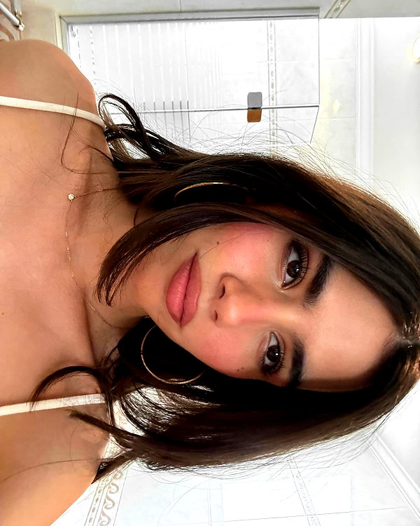 ainaratorneg instagram image archive image