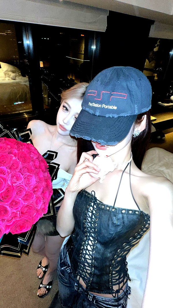 Archived image from @xiaoxinbue on Instagram