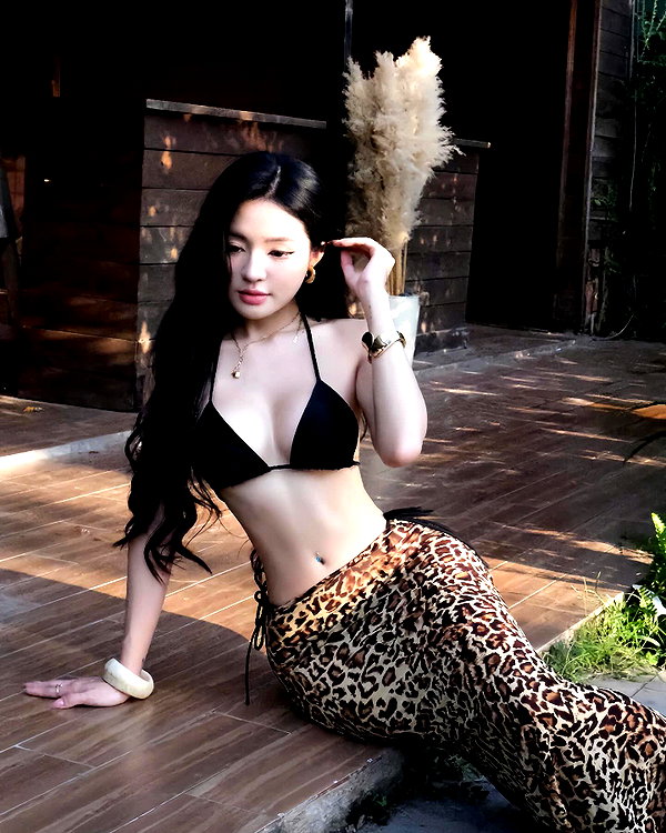 lyhythuedoxinh instagram image archive image
