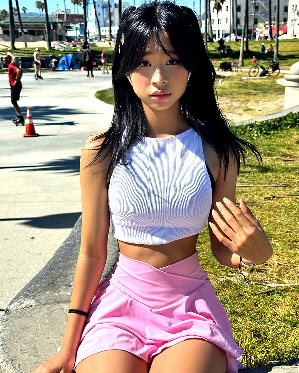 princessamelia_official instagram image archive image