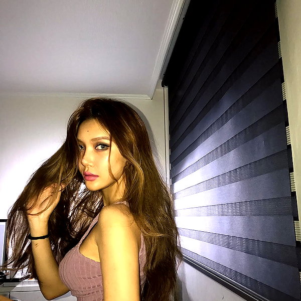 Archived image from @heroineseen on Instagram