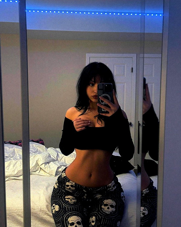 minavelez_ instagram image archive image