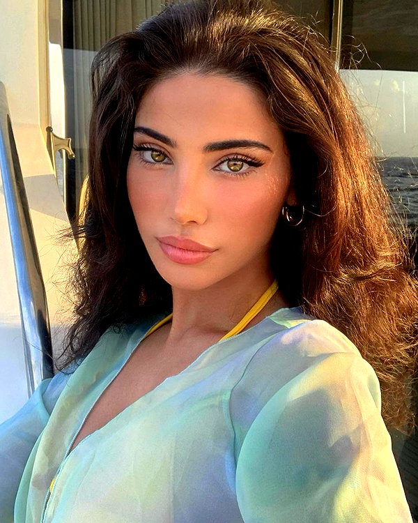 baddiesessence instagram image archive image