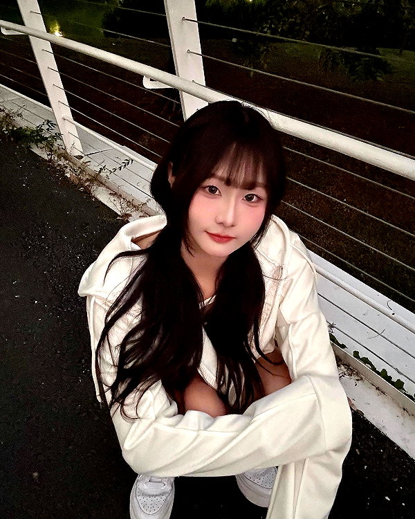lai_931201 instagram image archive image