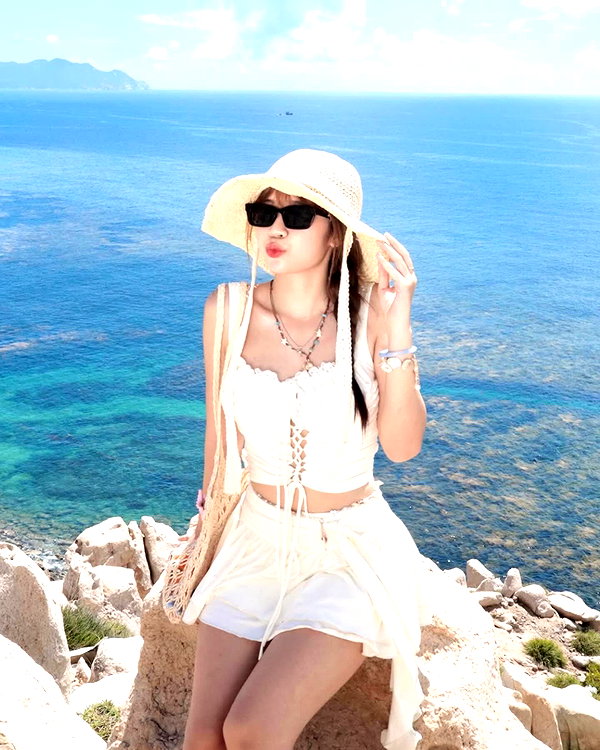 lyhythuedoxinh instagram image archive image