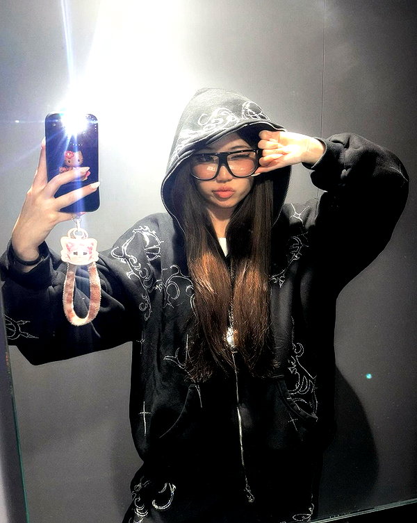 joycee.e instagram image archive image