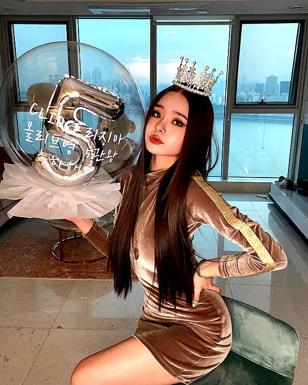 dear.zia instagram image archive image