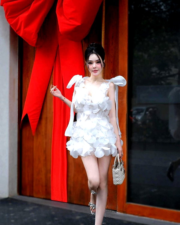 lyhythuedoxinh instagram image archive image