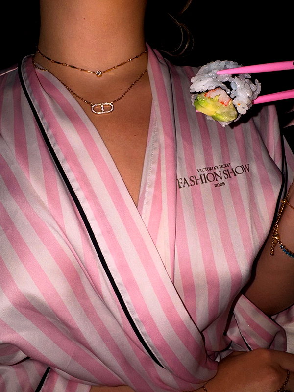 v.qx instagram image archive image