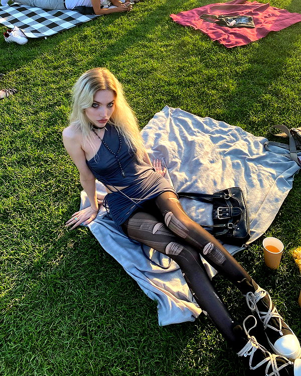 anya4everr instagram image archive image