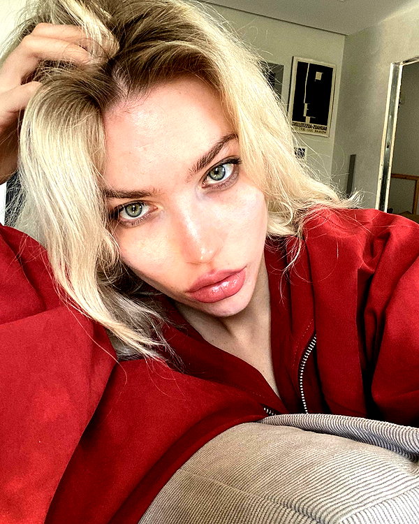 anya4everr instagram image archive image