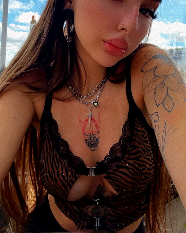 karin_orhov instagram image archive image