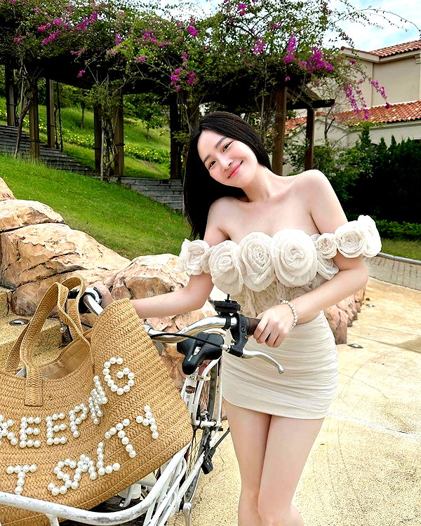 lyhythuedoxinh instagram image archive image