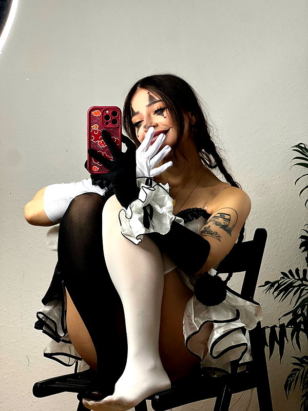 cata.leyah instagram image archive image