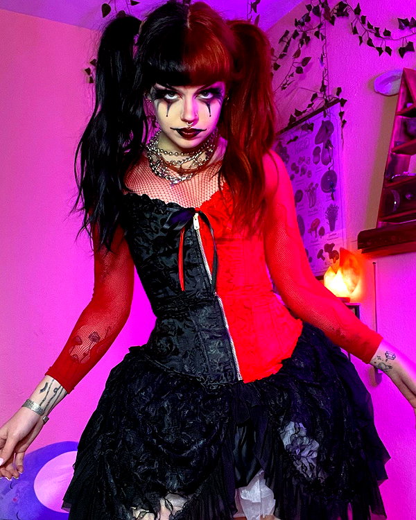 yeahimcaroline instagram image archive image