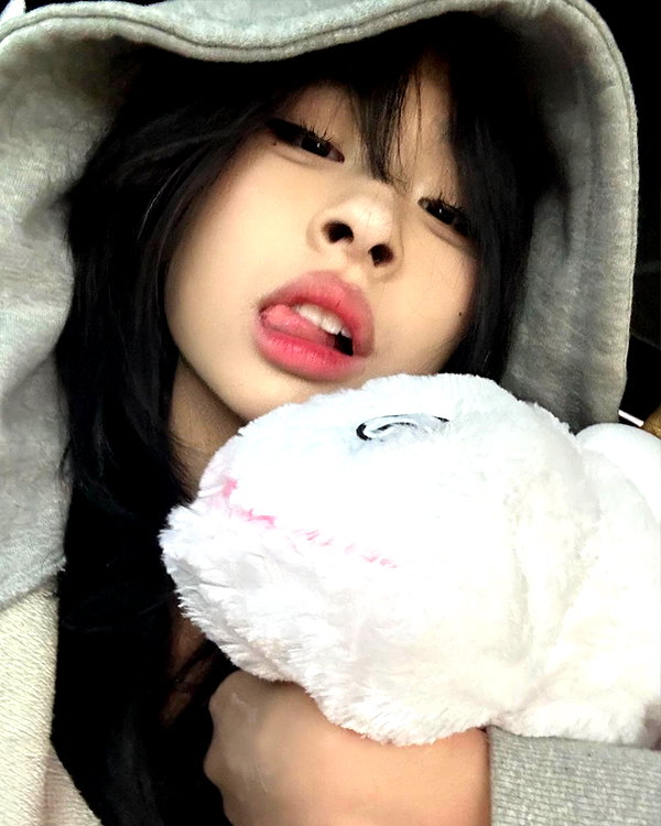 princessamelia_official instagram image archive image