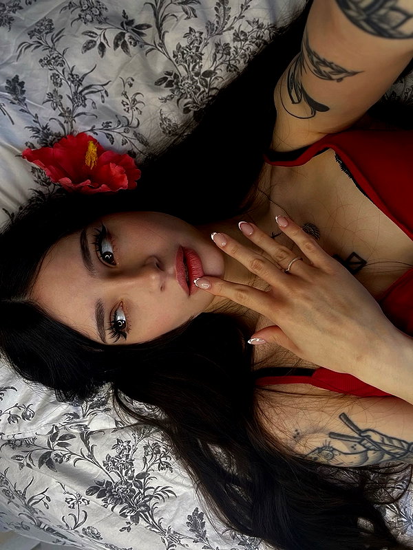 cata.leyah instagram image archive image
