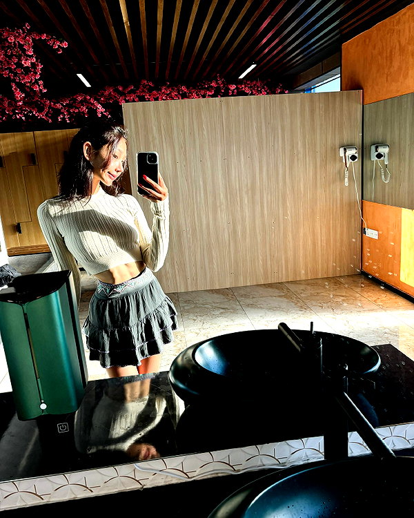 indra0102_ instagram image archive image