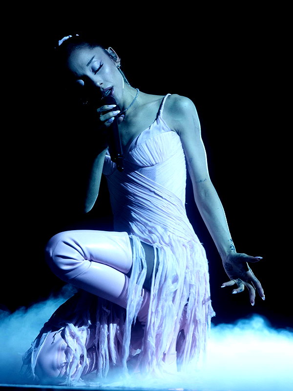 arianagrande instagram image archive image