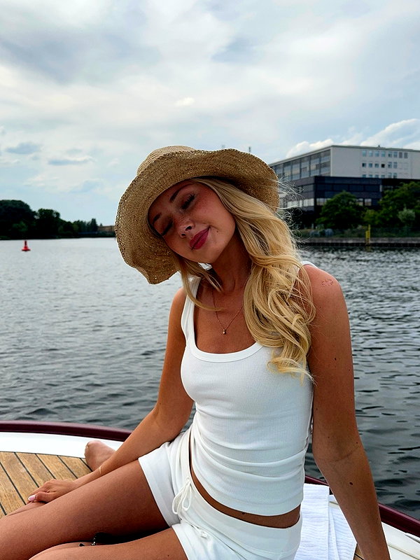 lilih instagram image archive image
