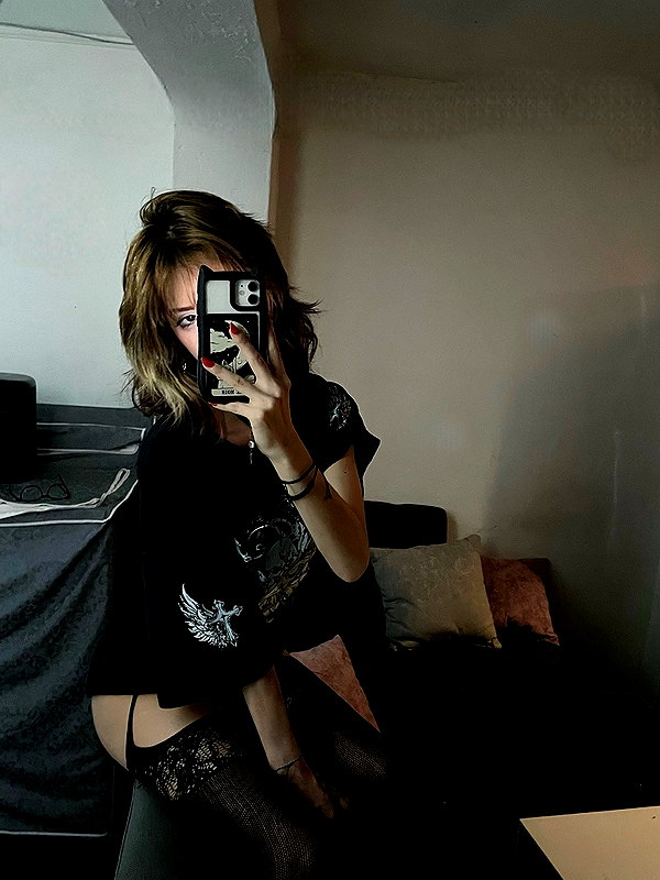 shevaal_x instagram image archive image