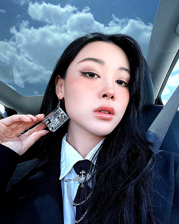 emily.ghoul instagram image archive image