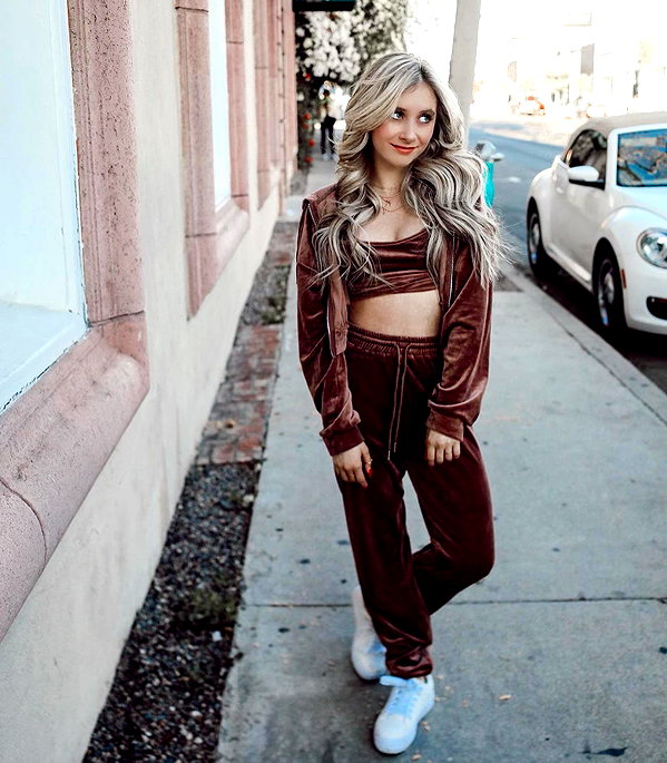 ellianawalmsley instagram image archive image