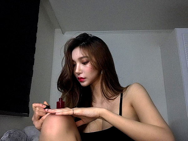 Archived image from @heroineseen on Instagram