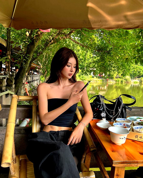 ll.lu1s instagram image archive image