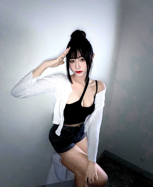 lai_931201 instagram image archive image