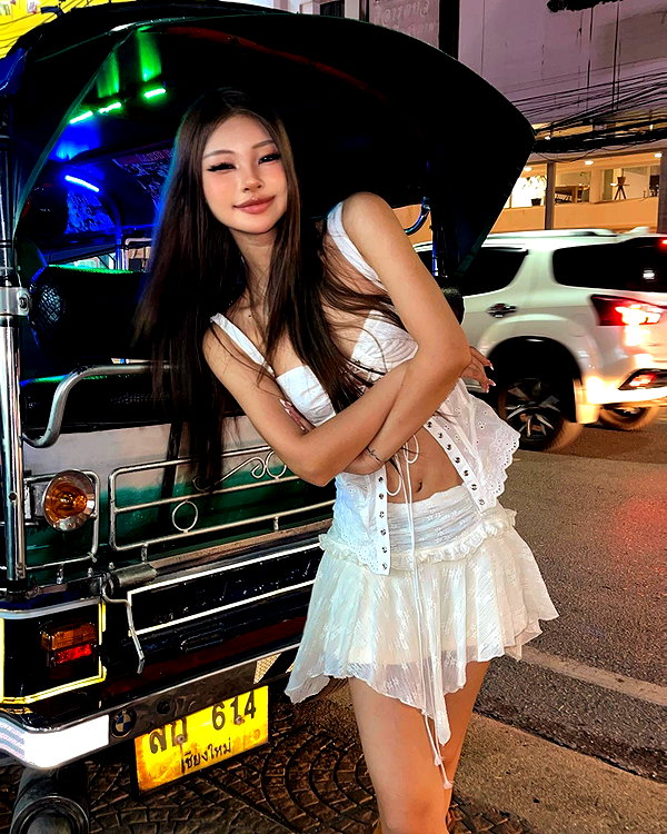 ll.lu1s instagram image archive image