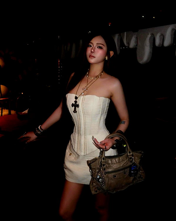 lyhythuedoxinh instagram image archive image