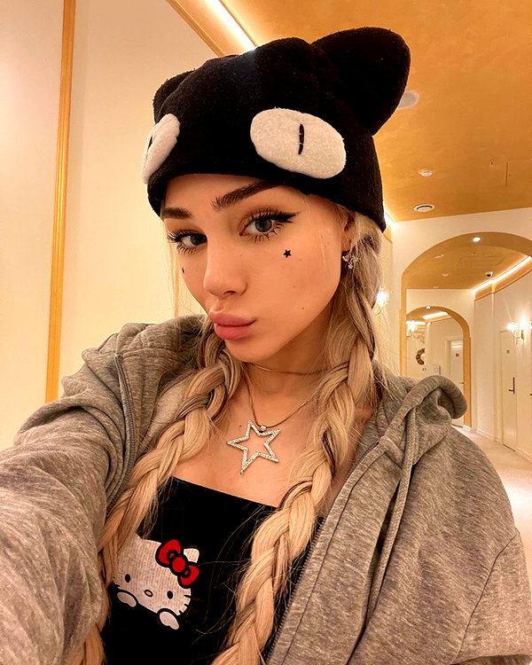 vik4au instagram image archive image