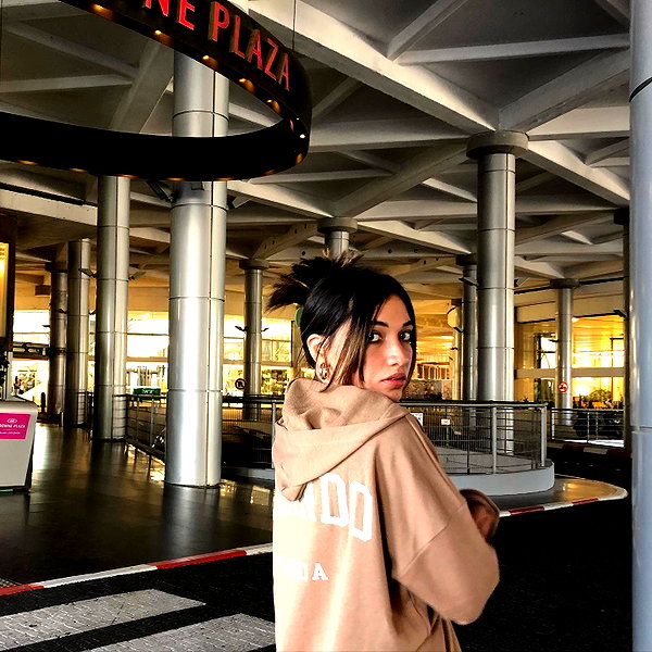 romi_henenson instagram image archive image