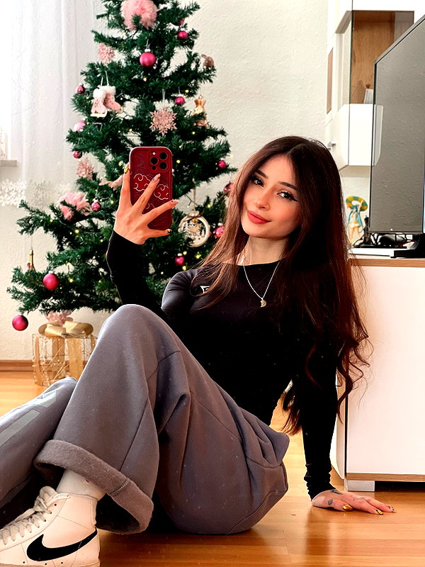 cata.leyah instagram image archive image