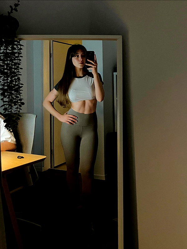 lia_ey99 instagram image archive image
