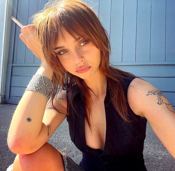 Archived image from @lolabllue on Instagram