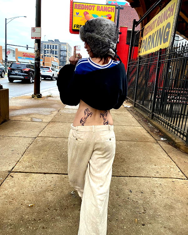 Archived image from @lolabllue on Instagram