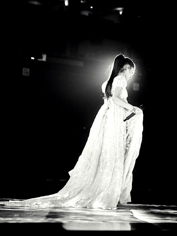 arianagrande instagram image archive image
