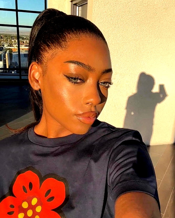 baddiesessence instagram image archive image